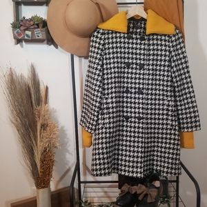 STUDIO LONDON Black/White Pattern, Mustard Coat